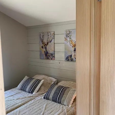 Chalet De Campagne Avec Piscine Semesterbostad